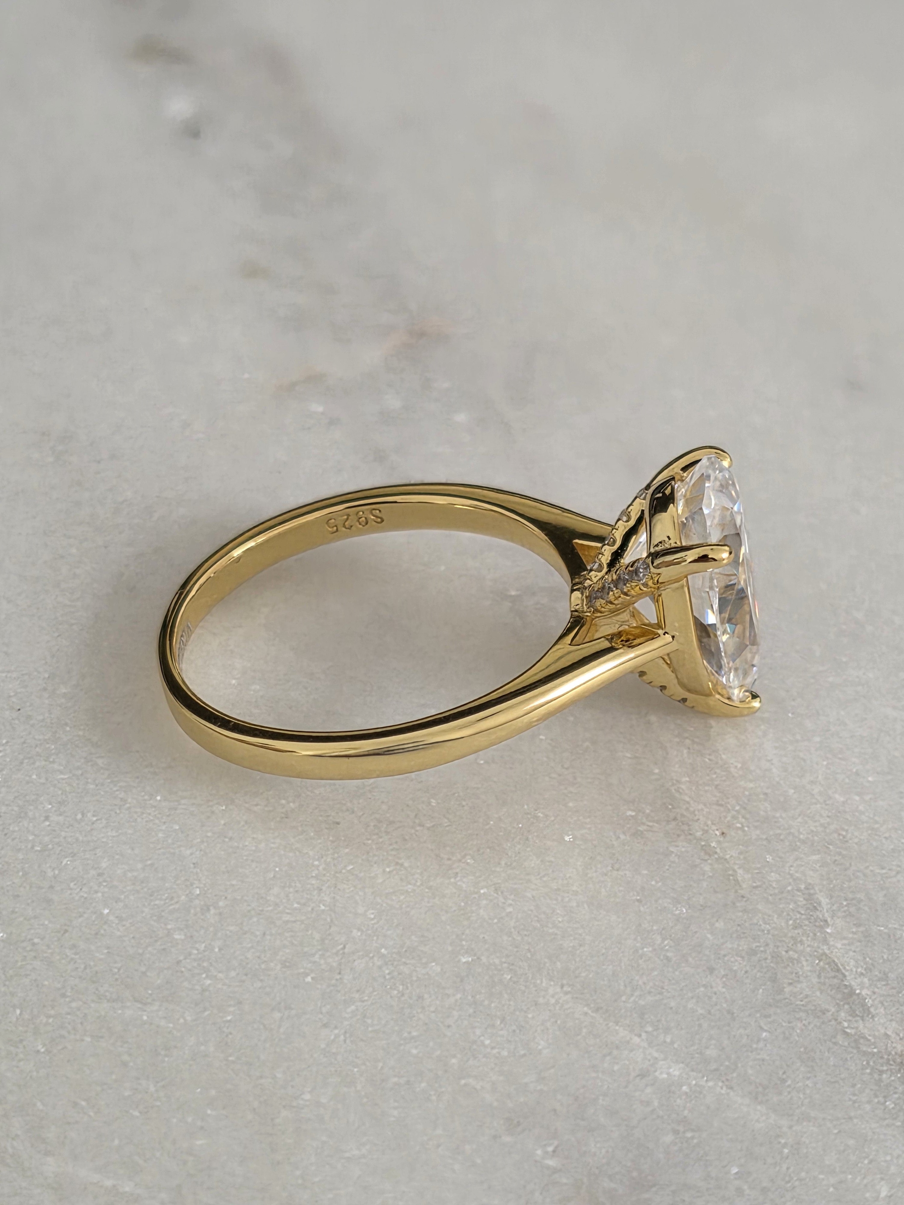 SOLITAIRE PEAR-CUT MOISSANITE RING - 4.0ct