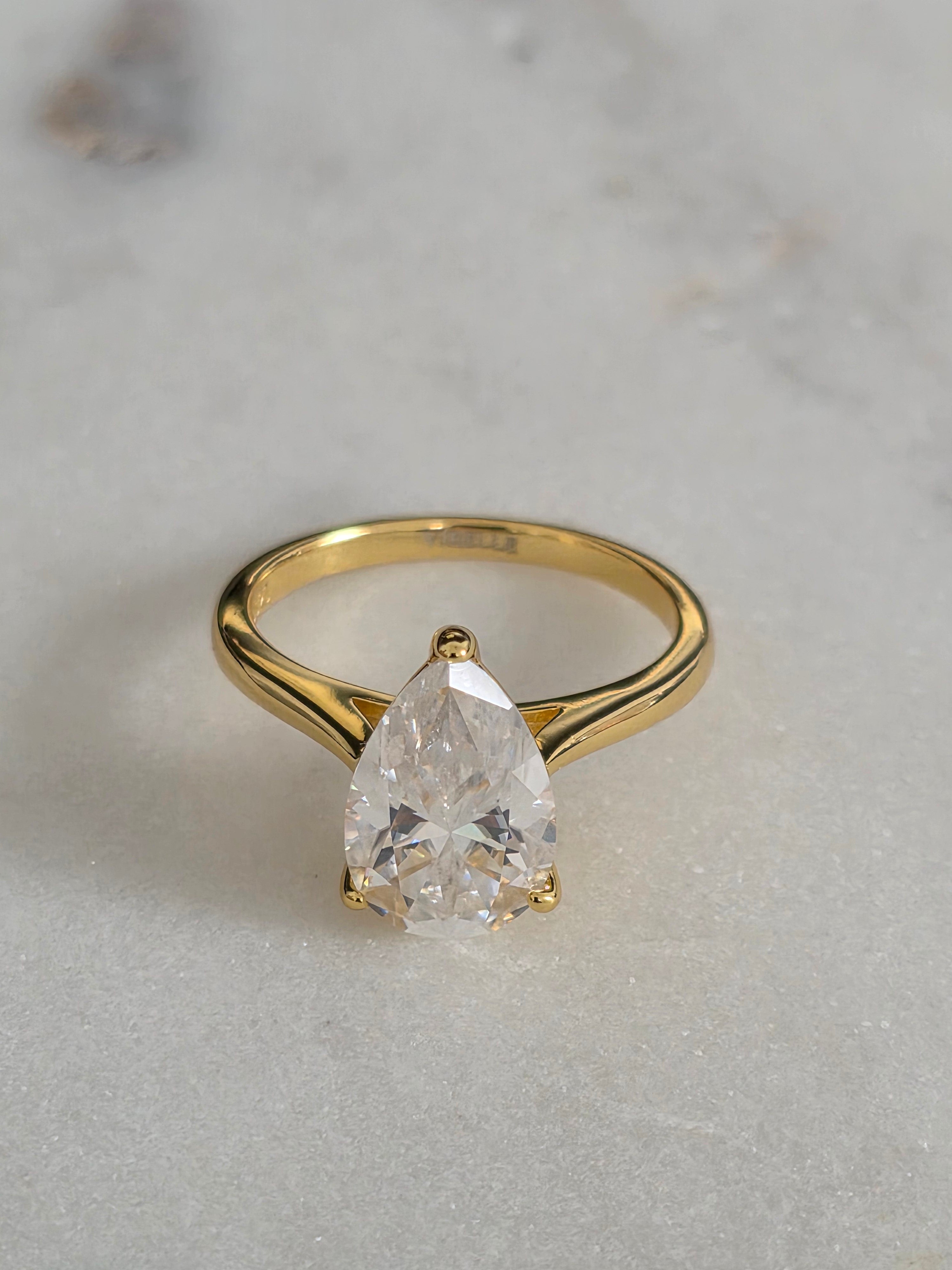 SOLITAIRE PEAR-CUT MOISSANITE RING - 4.0ct