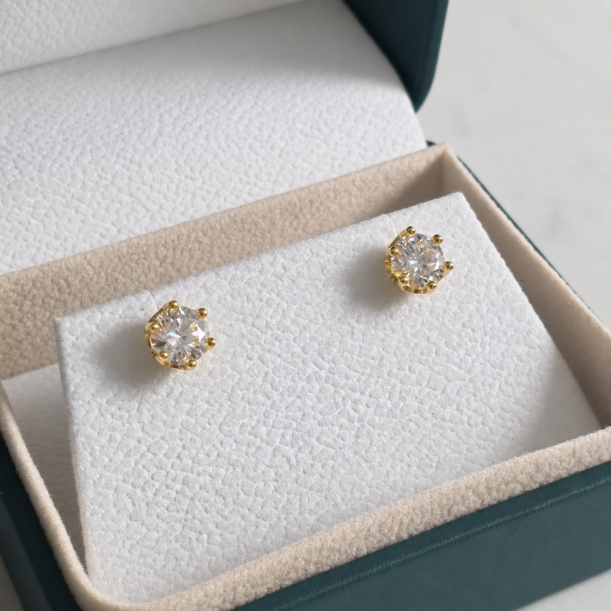 Round-Cut Stud Earring Moissanite - 2.0ct